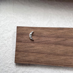 Crescent Moon Stud Earrings in S925 Silver