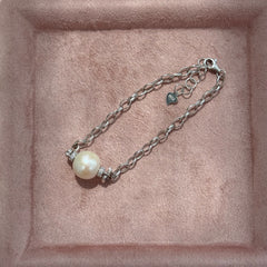 Moonlit Gleam · Large Pearl Bracelet