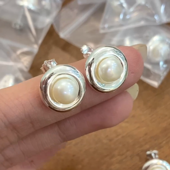 Embrace Pearl - Round Pearl Stud Earrings