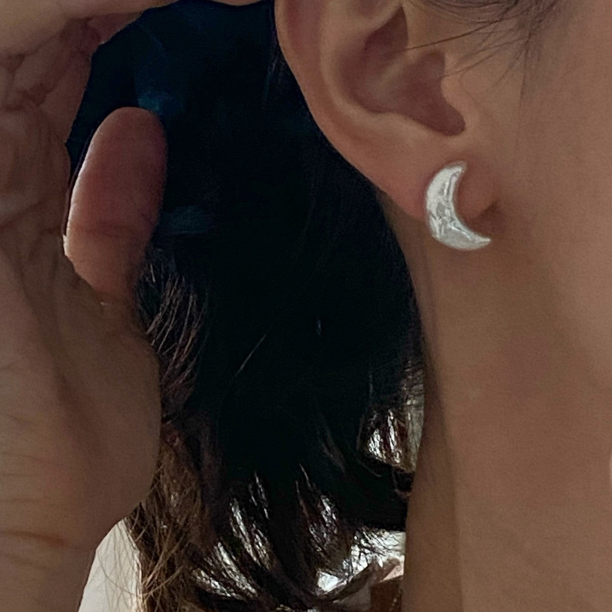 Moonlit Ripples · Baroque Pearl Stud Earrings