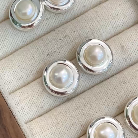 Embrace Pearl - Round Pearl Stud Earrings