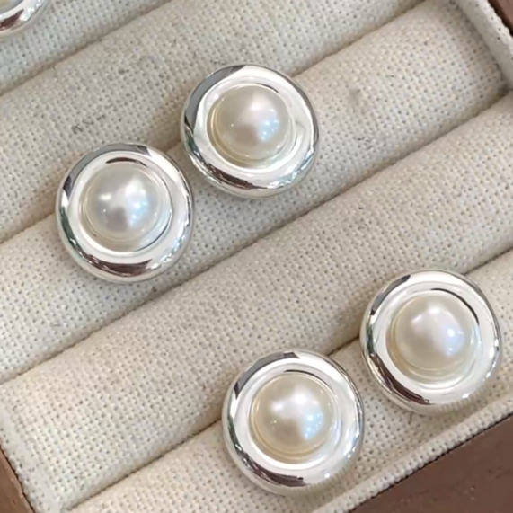 Embrace Pearl - Round Pearl Stud Earrings